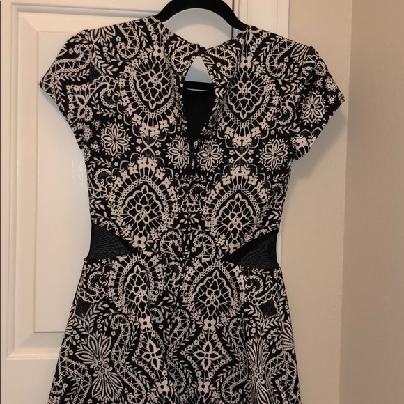 Patterned dress - Picture 3 of 3